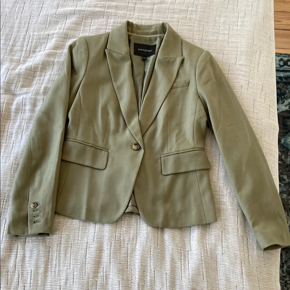 Green Tailored Blazer with Notched Lapels - Picture 1 of 6